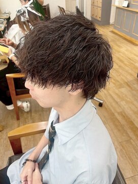 ネオリーブ クーロ メゾン 横浜(Neolive curro Maison) 波巻きツイストスパイラルフェザーパーマ　MEN’S HAIR
