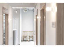 ロッカーは縦長でコートもかけれます◎[大宮/髪質改善/ハイトーン/ダブルカラー]