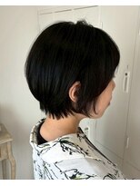ロッカ(ROCCA)&nbsp;ハンサムショート×耳掛けスタイルダークブルー