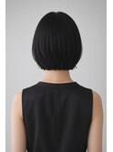 耳掛けアレンジで魅せる。モードなミニボブ 