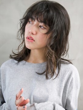 スー 渋谷(suu) 【SUN】暗髪アッシュ×無造作ウルフ