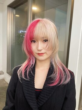 レコ 渋谷(LECO) レッドとホワイトのデザインウルフ