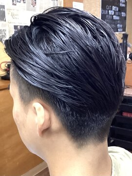 コダマ 新大塚店(KODAMA) センターパートツーブロックショートスタイル（コンマヘア）床屋