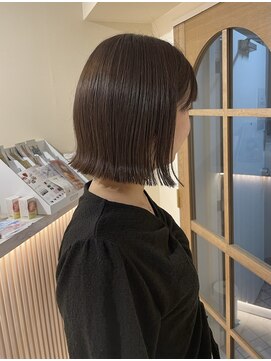 クレビアテン(CreBiA ten_) 切りっぱなしボブ/外ハネボブ/オリーブべーしゅ
