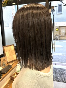 リノナ(Linona) やわらかミディアムワンカールパーマカーキグレージュ前髪錦糸町