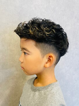 アストロ(ASTRO) スペインカールスパイラルツイストキッズホワイトメッシュ短髪