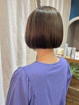 コス(COS)&nbsp;顎ラインボブ/切りっぱなしボブ/ハイライトカラー