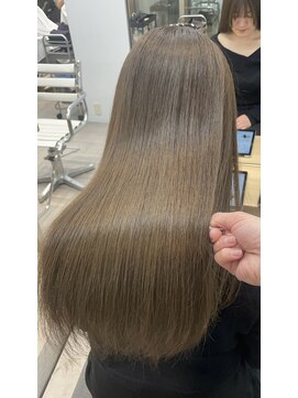 エラ(Ella) 髪質改善×上質オリーブベージュ