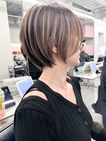 アマレット(Amaretto)&nbsp;【丸みシルエットが美しい白髪ぼかしハイライトボブ】