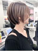 【丸みシルエットが美しい白髪ぼかしハイライトボブ】