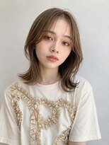 リア トーキョー(Lia TOKYO)&nbsp;【工藤武士】顔周りレイヤー柔らかベージュ外ハネミディアムヘア