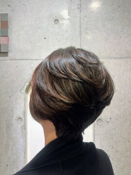 美容室 ル クラージュ ハイライトショートボブ
