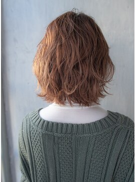 グランディーヌ(GLANDINE) ヘーゼルベージュの外ハネボブ/センターパート/ニュアンスパーマ