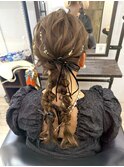 【お呼ばれ】ツイン編みおろし 金箔ヘア