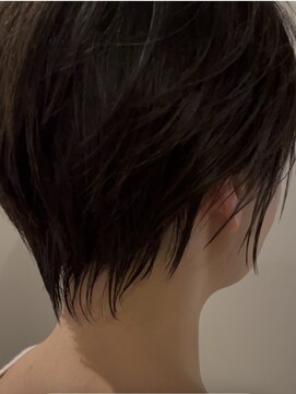 軽い質感のナチュラルショート