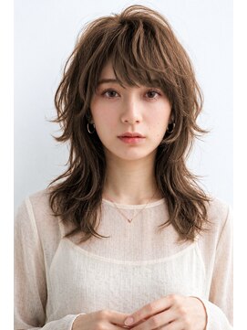 エマ(emma) 外国人風ミディアムレイヤーカット×ウルフヘア×透明感カラー