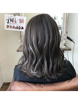 ヘアデザイン シャンボール(HAIR DESIGN chambord) グレージュ×ハイライト