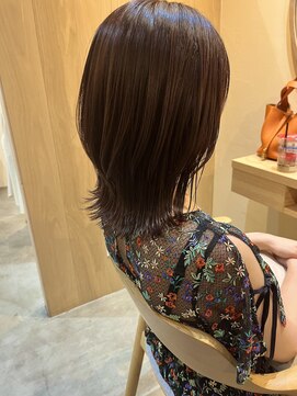 ソウスシア(SOURCE cia) ツヤ髪くびれミディアムウルフ【佐藤和弥】