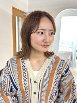 ミーナ バイ アーバン(Meena by urban.) Meenaハザマ】オレンジベージュ×外ハネスタイル