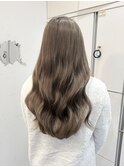 ベージュ
