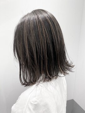 ジーナ 梅田(Zina) 【Zina 梅田】 切りっぱなしボブト×ハイライト