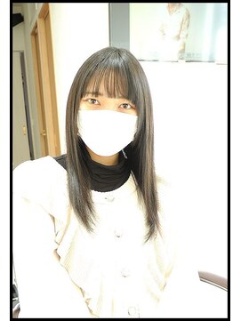 メタ(META) 齋藤飛鳥のストレートヘアースタイル