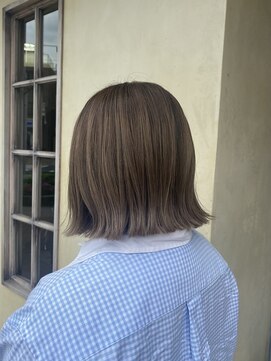 エイミーバイアフロート(amie  by afloat) 外はね切りっぱなしボブ