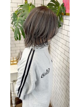 リール(THE RIRE.) ＊THE  RIRE.  レイヤーボブ×グレーシルバー＊