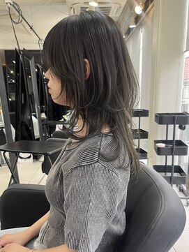 アクアオモテサンドウ(ACQUA omotesando) △レイヤーカットウルフカットハッシュカットオリーブグレージュ