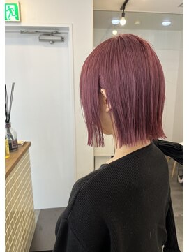 ルヴェルヘアー(Revel hair) タッセルボブ × ピンクベージュ