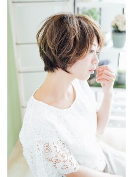 コトナ 越谷店 外国人風　ハイライト　ショート