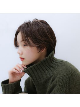 アデ オモテサンドウ(ade omotesando) センターパートショート