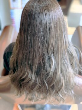 トゥエンティーフォー(24) シアーグレージュ