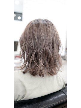 リタ(RITA) ミディアムヘア