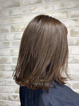 シシ 新宿(She 2.) 艶髪ミディレングス