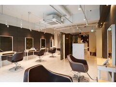 Agu hair ferdi 千歳烏山店【アグ ヘアー フェルディ】