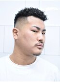 アップバングスキンフェードメッシュ二グロ風パーマ