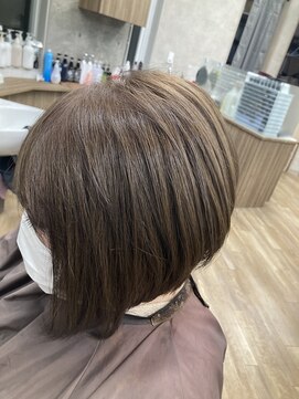 アレックス シンシア ショートボブ