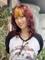 ヘアーアンドメイク ビス(HAIR&MAKE bis) ワンカラーでできるレッドカラー×カーリーパーマ【中西思実】