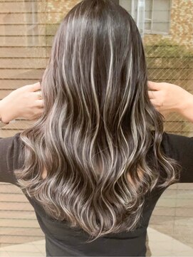 ヨロ 上野(YOLO) ハイライトカラーミルクティーベージュブリーチレイヤーカット