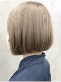 ハイトーンカラーダブルカラーグレージュケアブリーチミニボブ