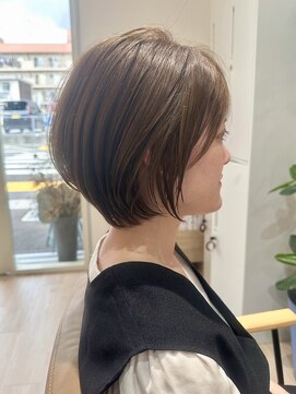 ウォーターリリー(Water Lily) 横顔美人の艶感ショートボブ