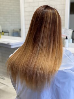 ディーバ ヘアーデザイン(Diva Hair Design)の写真/触れたくなる自然なストレートと、うるおいのある髪へ導く極上体験