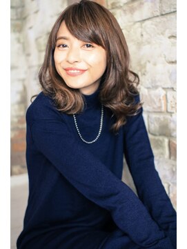 キリム(kirim) ナチュラルなツヤ感と無造作カールの大人ミディアム