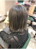 グレージュヘア 外ハネショート