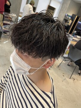 エリマ 調布(elima) ツイストスパイラル/無造作マッシュ/ツーブロック刈り上げ