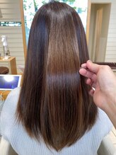 髪質改善トリートメントで髪の内側から補修し、艶感ある美髮へ☆ダメージを受けた毛先も美しい仕上がりに。