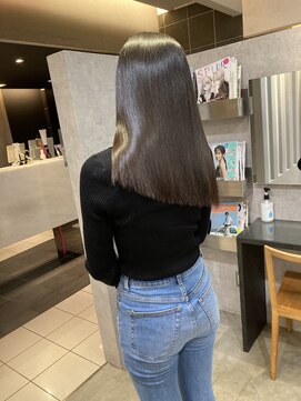 クーラ(Cura) 【Cura原宿】湿気対策・美髪アルカリ矯正ロング・艶アッシュ