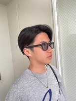 <翁長孝輔>センターパートのツーブロック刈り上げメンズショート