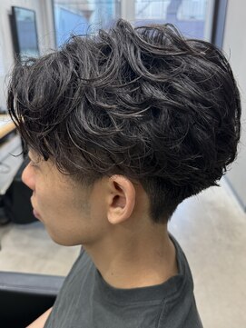 フイ 代々木(Hui) メンズ/アップバング/ツーブロックマッシュ/束間ショート/波巻き